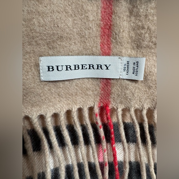 Burberry checked cashmere scarf - Picture 4 of 5